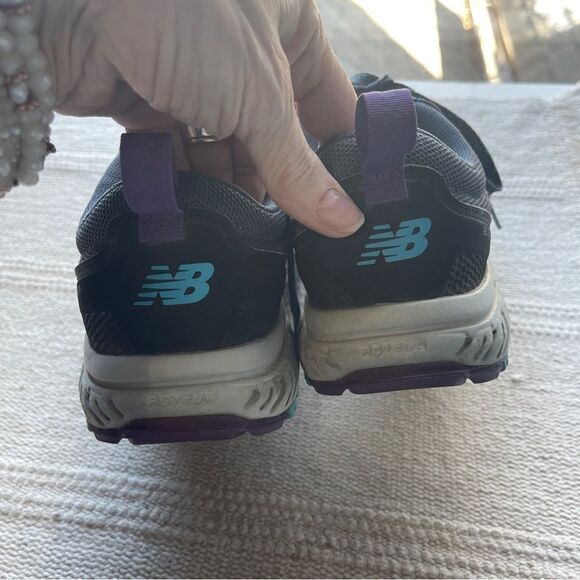 New Balance Gray Lace Up Trail Running Shoes Size 8.5 - Picture 9 of 9